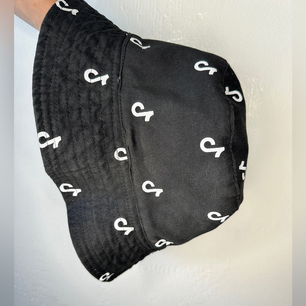 Reversible TikTok bucket hat swag influencer must have
